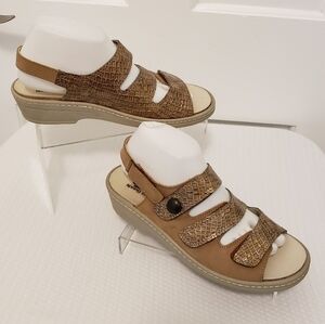 Spring Step Beige/Gold Marble Print Comfy Sandals Size 41/10, Casual